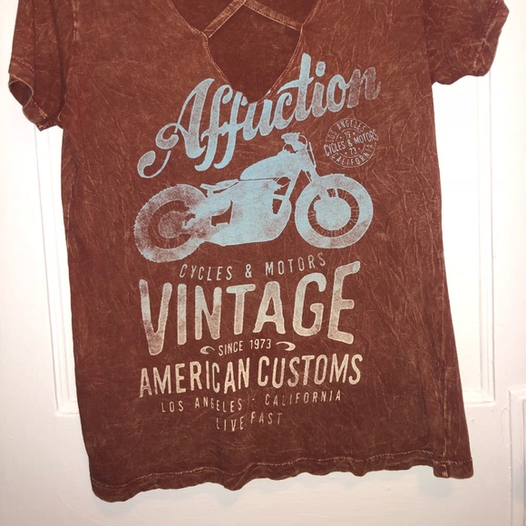 Buckle T-shirt - Picture 2 of 2